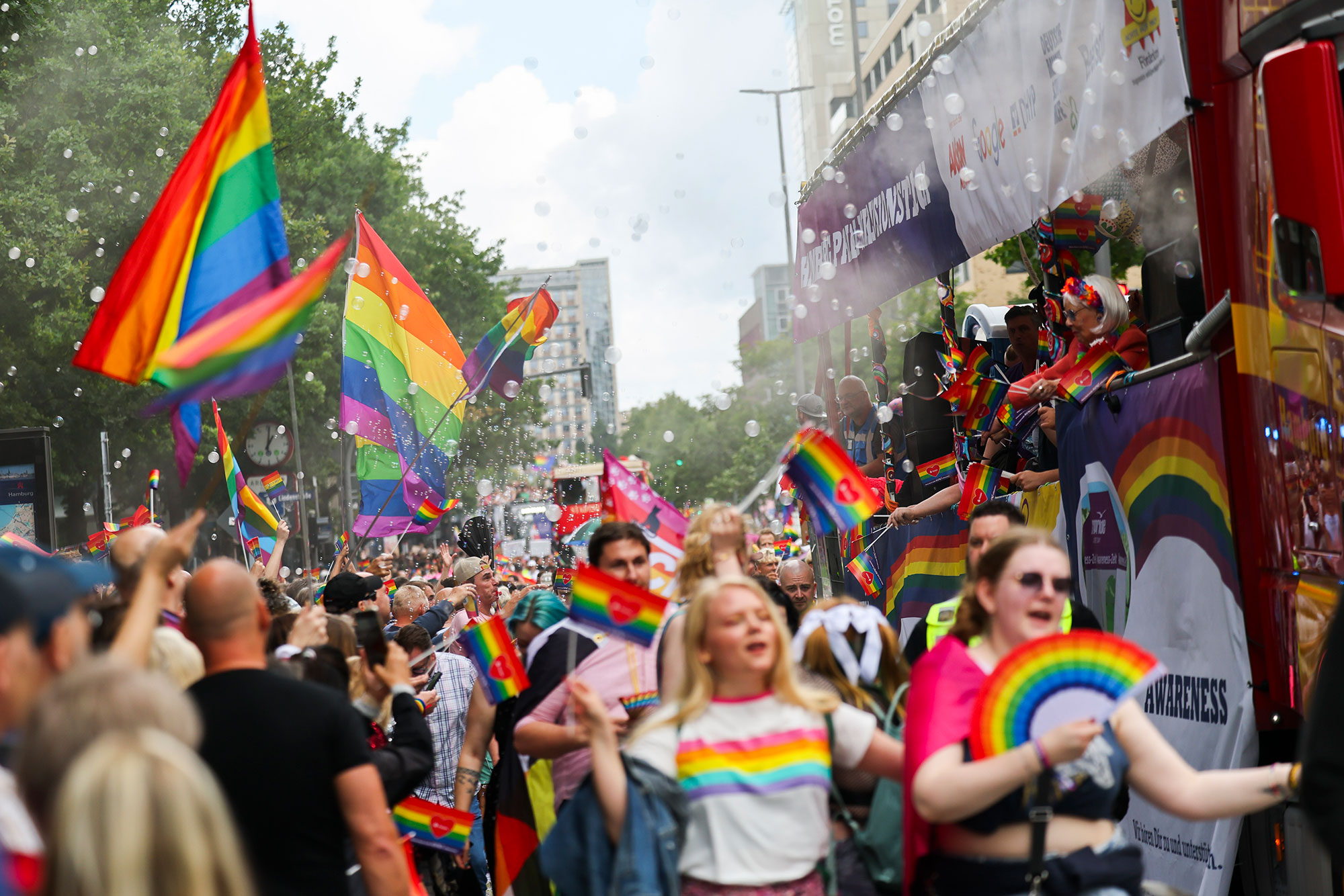 Record turnout for Hamburg’s CSD parade thumbnail