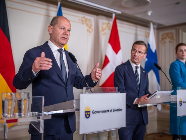 Bundeskanzler Scholz (l.) bei einer Pressekonferenz mit dem schwedischen Regierungschef Kristersson und der dänischen Ministerpräsidentin Frederiksen 