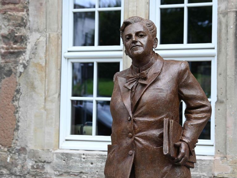 伊丽莎白·塞尔伯特在家乡卡塞尔的雕像