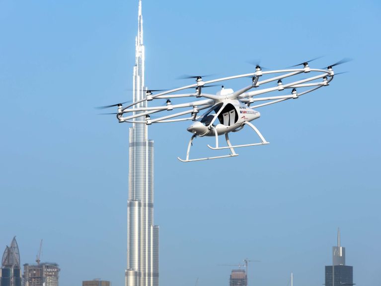 2017 年，Volocopter 在迪拜完成了全球首次无人空中出租车飞行。