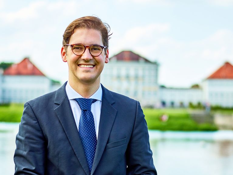 Профессии депутатов бундестага: Штефан Пильзингер (ХСС) – врач.  