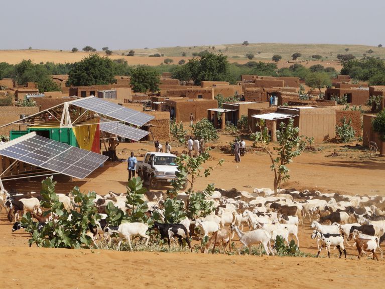 Africa GreenTec amène de l’électricité dans des villages isolés.