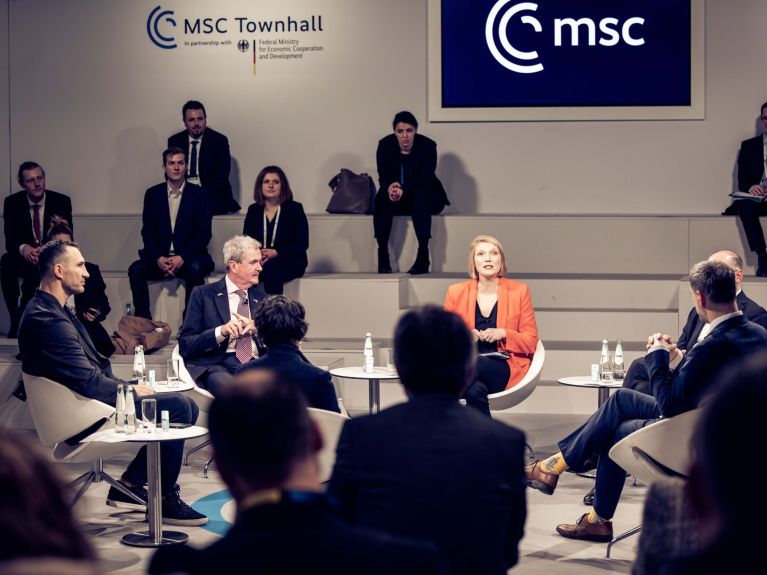 La MSC también invita a los ciudadanos a reuniones en las que se habla sobre el tema “Zeitenwende”.