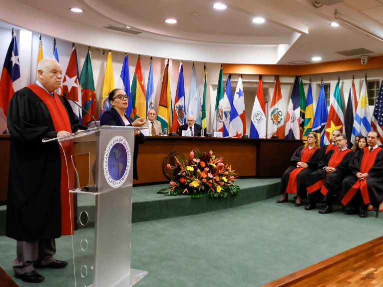 La Corte IDH con el presidente Ricardo C. Pérez Manrique