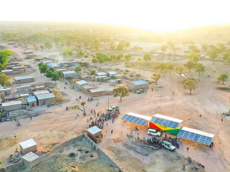 Contêiner solar na aldeia de Foh em Mali