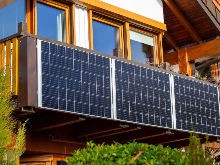Os chamados sistemas elétricos de varanda fornecem eletricidade verde diretamente para a residência.