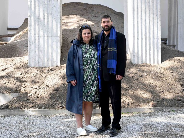 Ersan Mondtag and Çağla Ilk in front of the German pavilion 