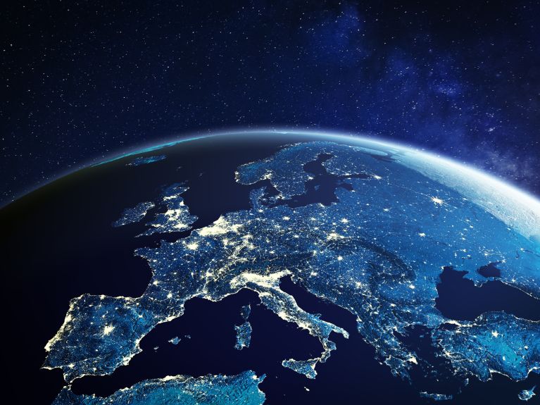 Европа: взгляд из космоса.