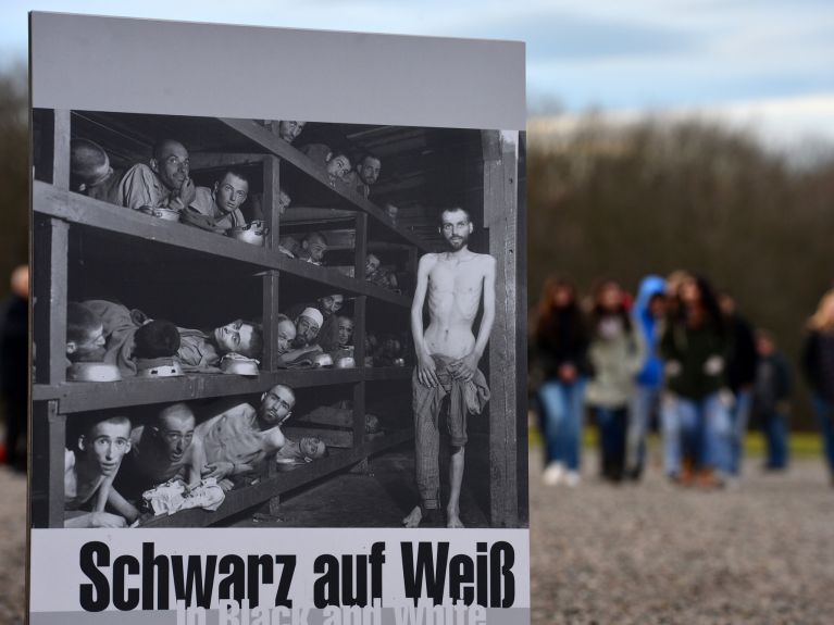 Widok na były plac apelowy obozu koncentracyjnego