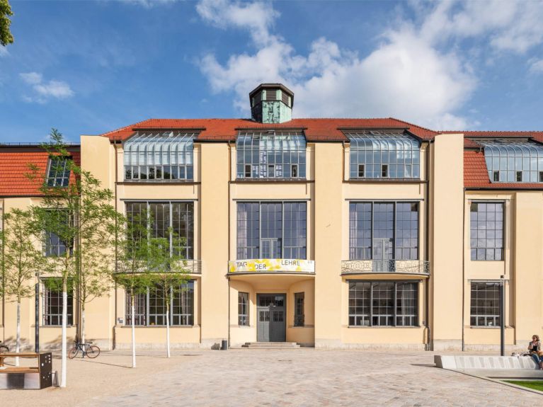 O prédio principal da Universidade Bauhaus em Weimar 