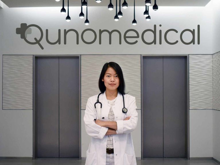 Com sua empresa Qunomedical, Sophie Chung está comprometida com um serviço de saúde melhor e mais humano. 