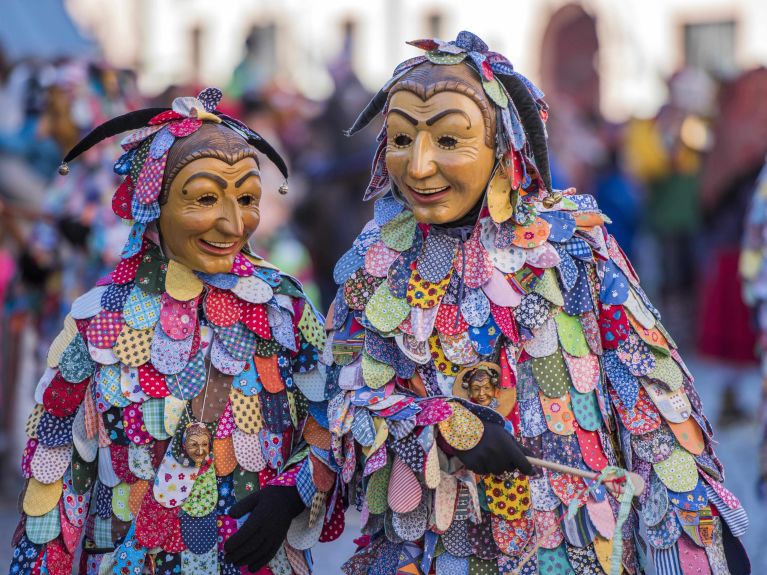 Carnaval en Gengenbach: las figuras se llaman Spättlehansel.