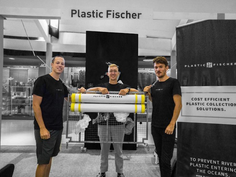 The start-up team: Moritz Schulz, Karsten Hirsch and Georg Baunach came up with the idea of cleaning rivers of plastic while they were on holiday. 