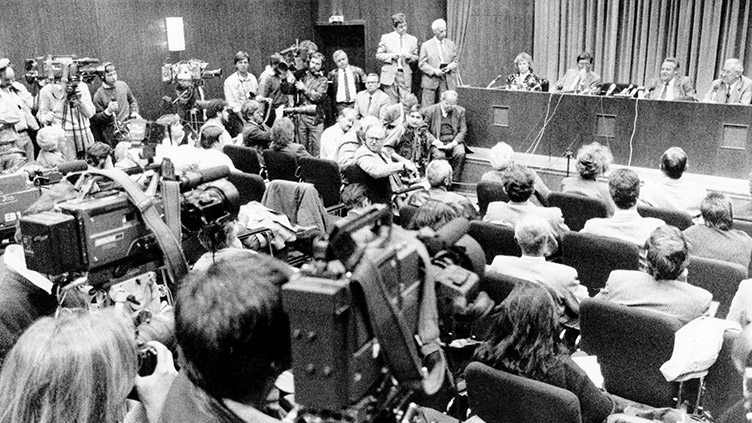 9 Kasım 1989’daki basın toplantısında medya temsilcileri