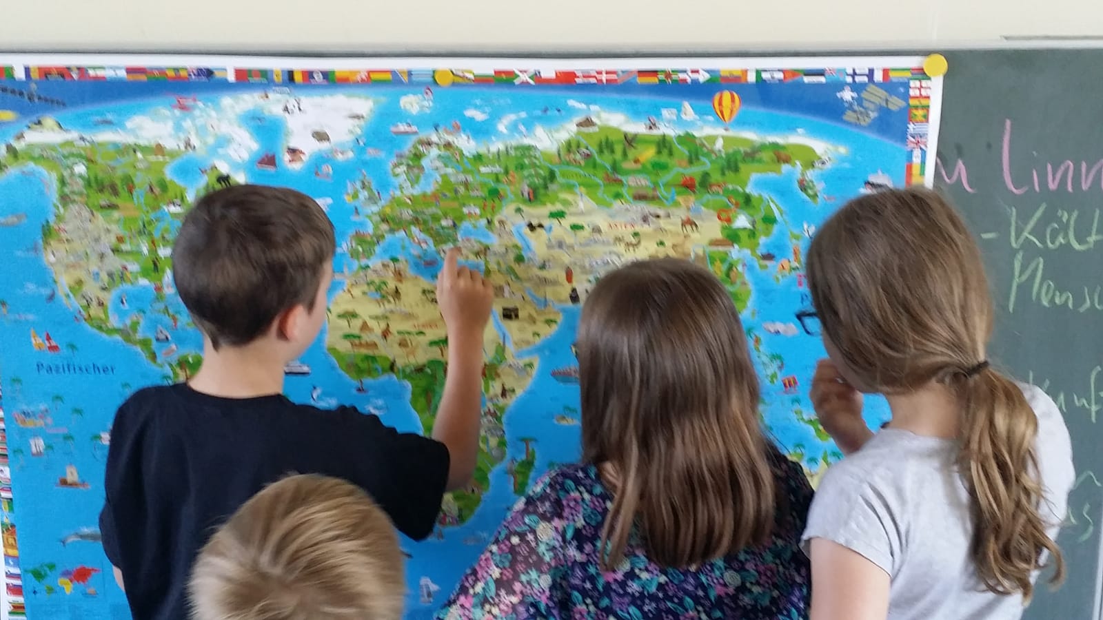 Learning about climate protection with a map of the world