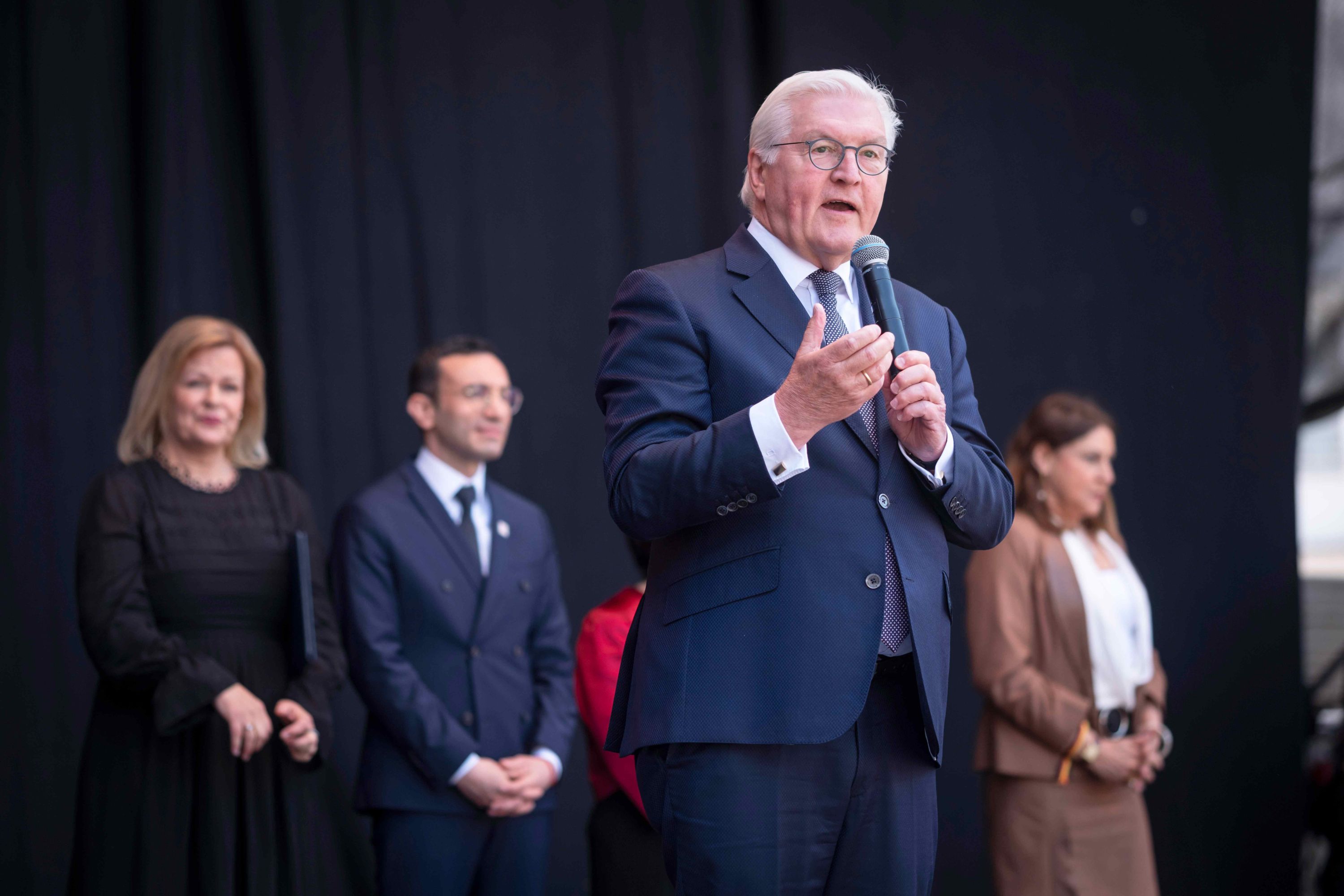 Steinmeier calls for commitment to democracy Steinmeier calls for commitment to democracy