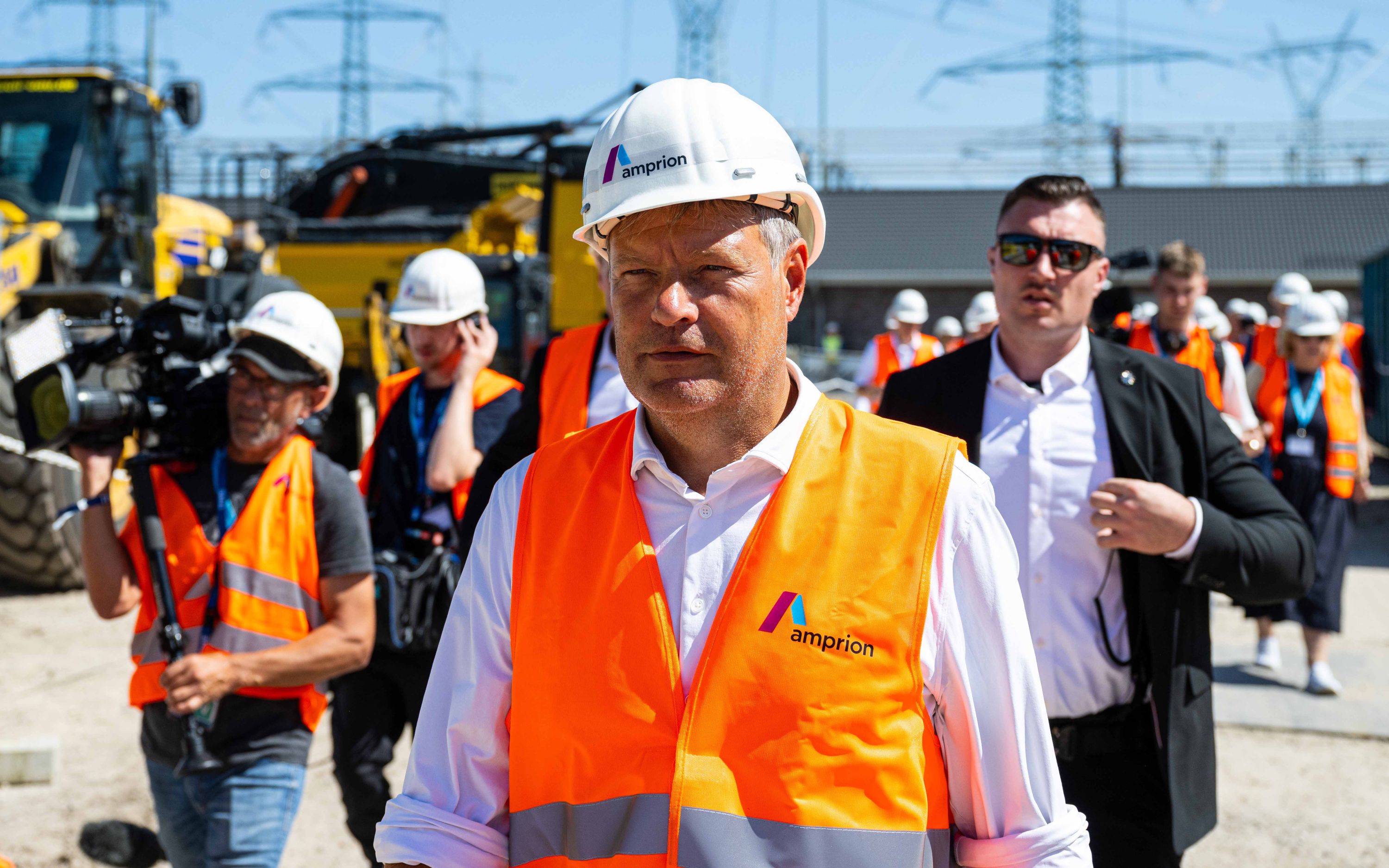 Germany's Economics Minister Inaugurates Green Hydrogen Production Facility in Lingen