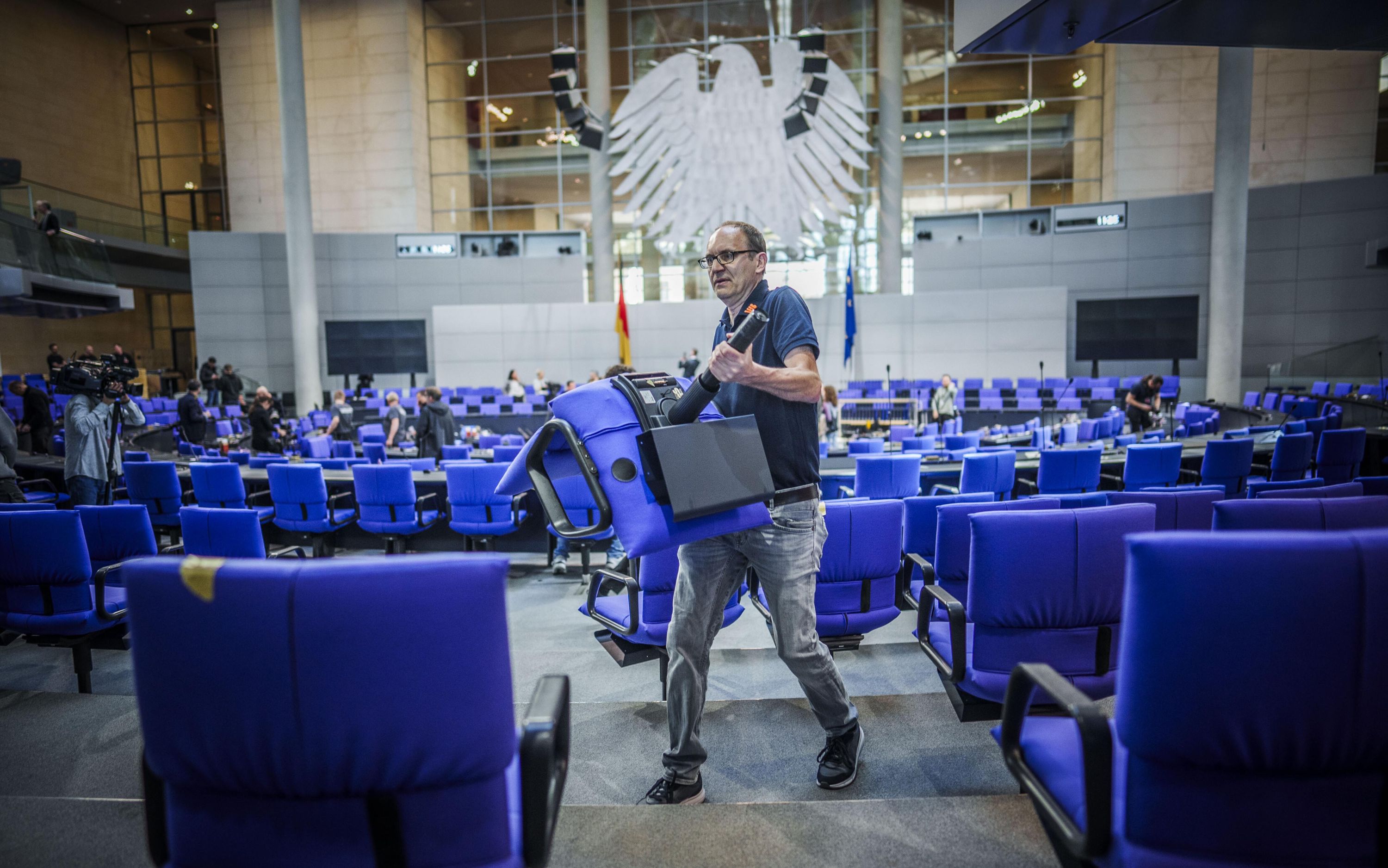 New Bundestag convenes New Bundestag convenes