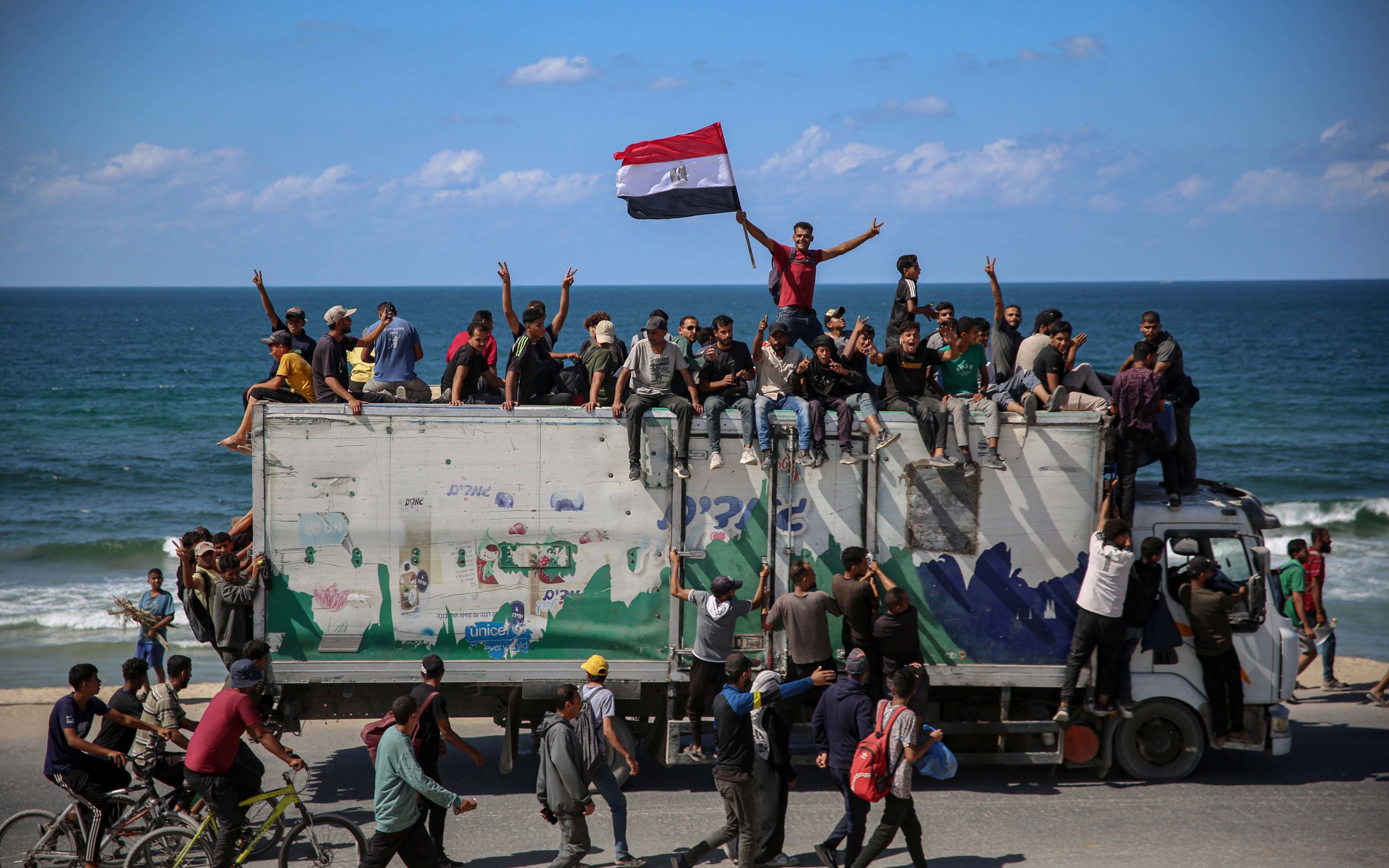 Merz, Macron and Starmer praise role of negotiators