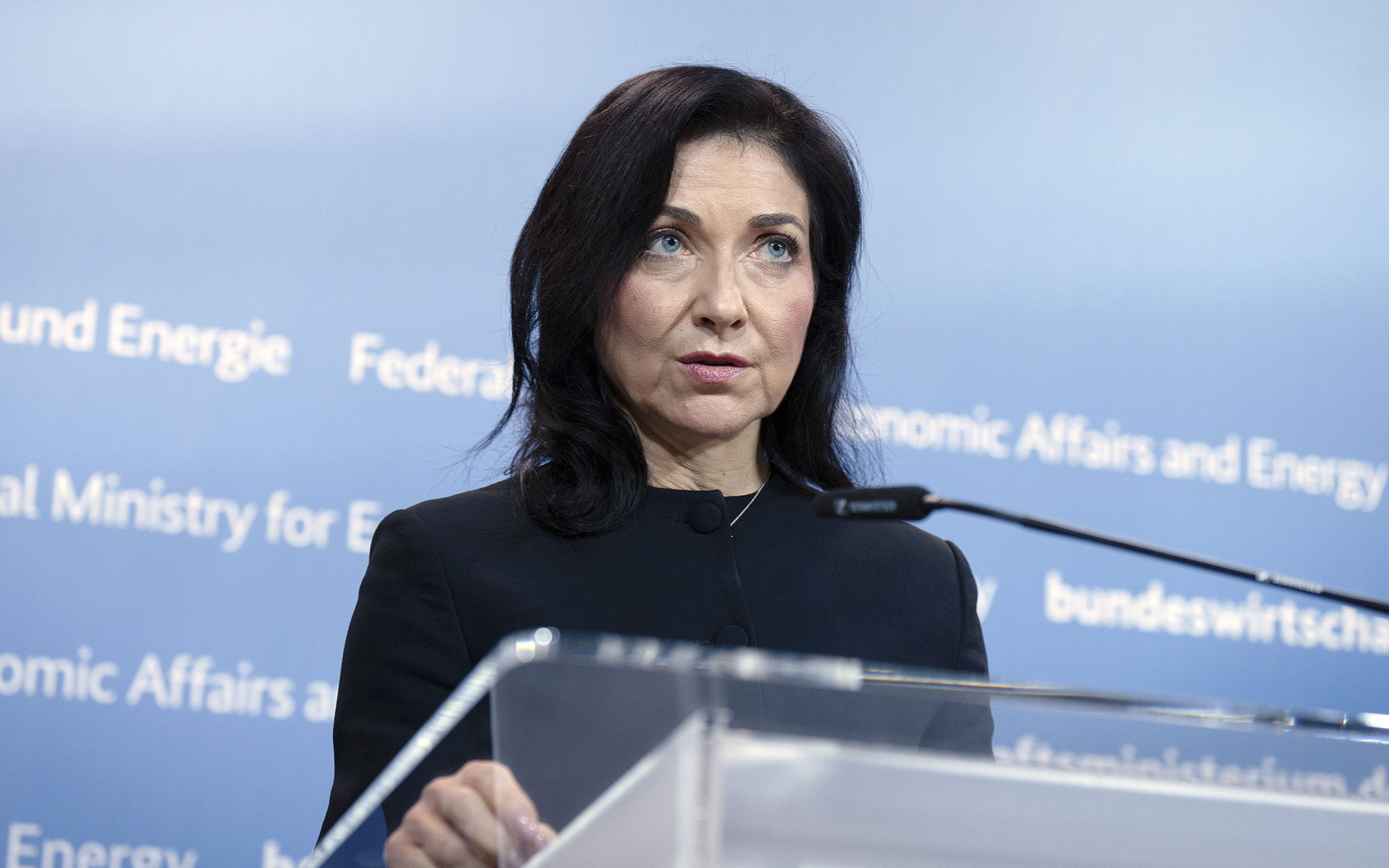 Reiche aims to strengthen the chemicals industry – negotiations with Brussels are underway