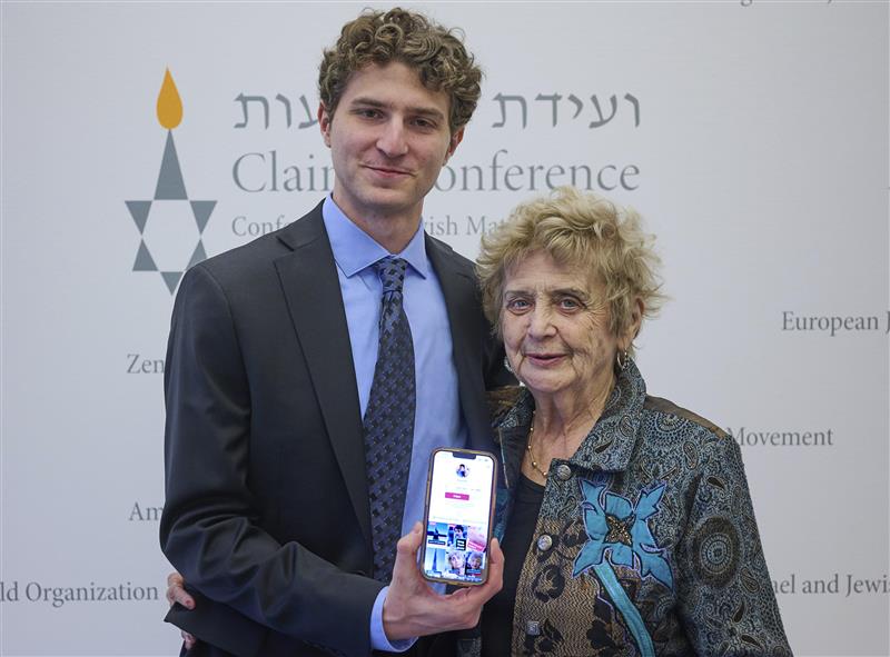 Holocaust survivor Tova Friedman speaks in the Bundestag