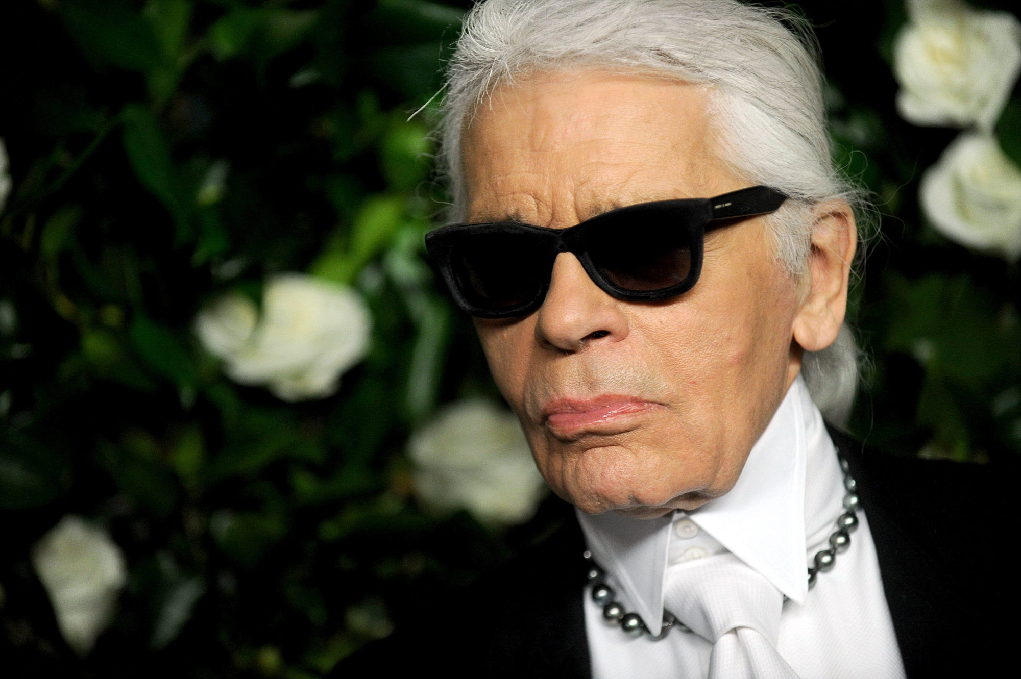 Fashion designer Karl Lagerfeld dies