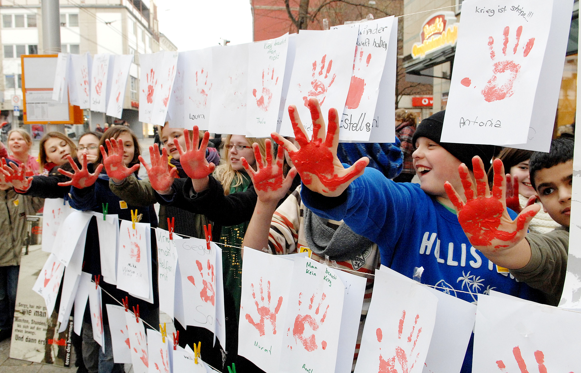 Hand Day: committed against the use of child