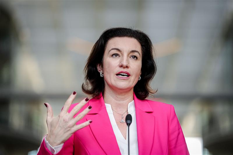 Bär: new beacons of scientific excellence in Germany