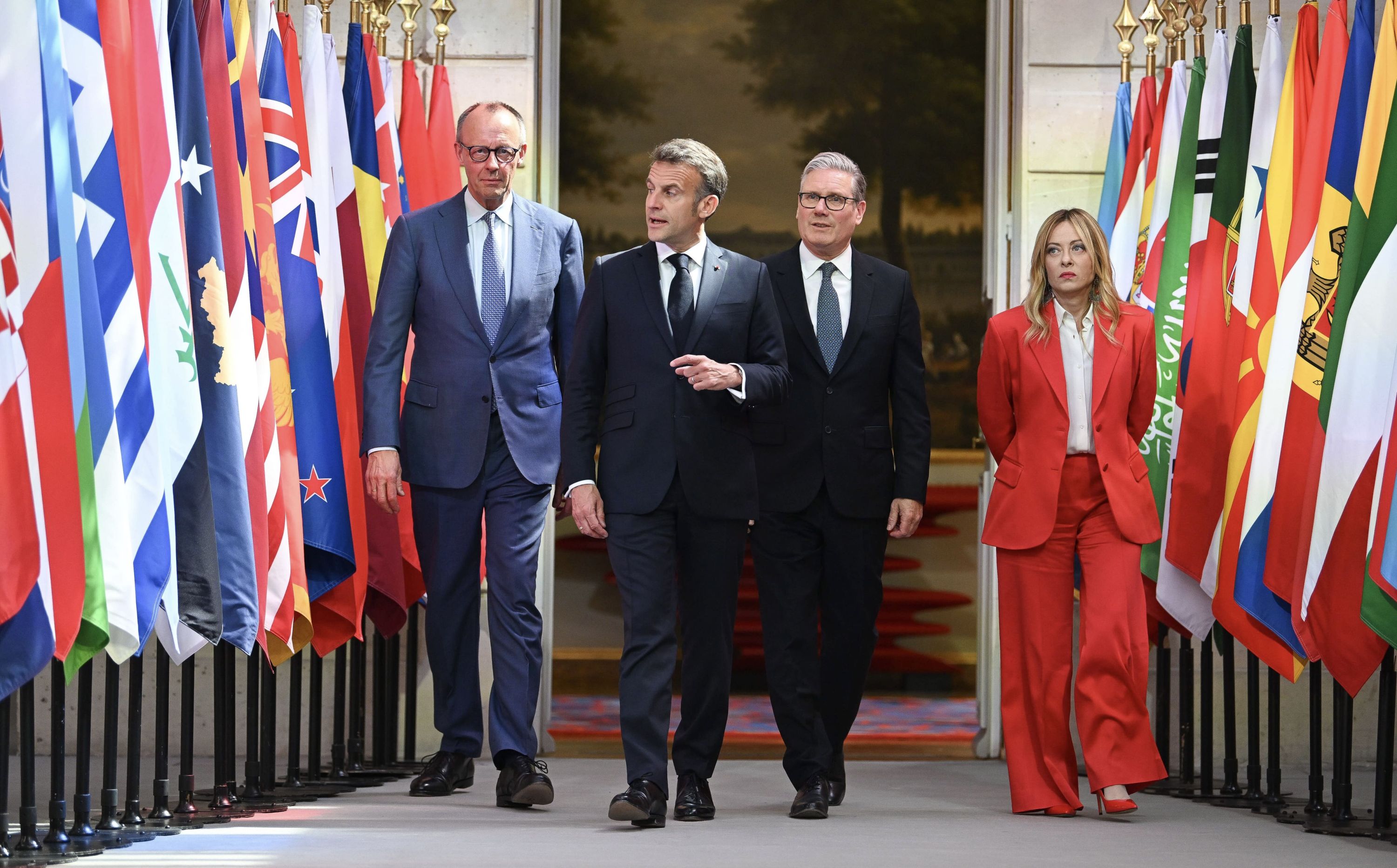 Beratungen in Paris: Merz warnt vor Stresstest