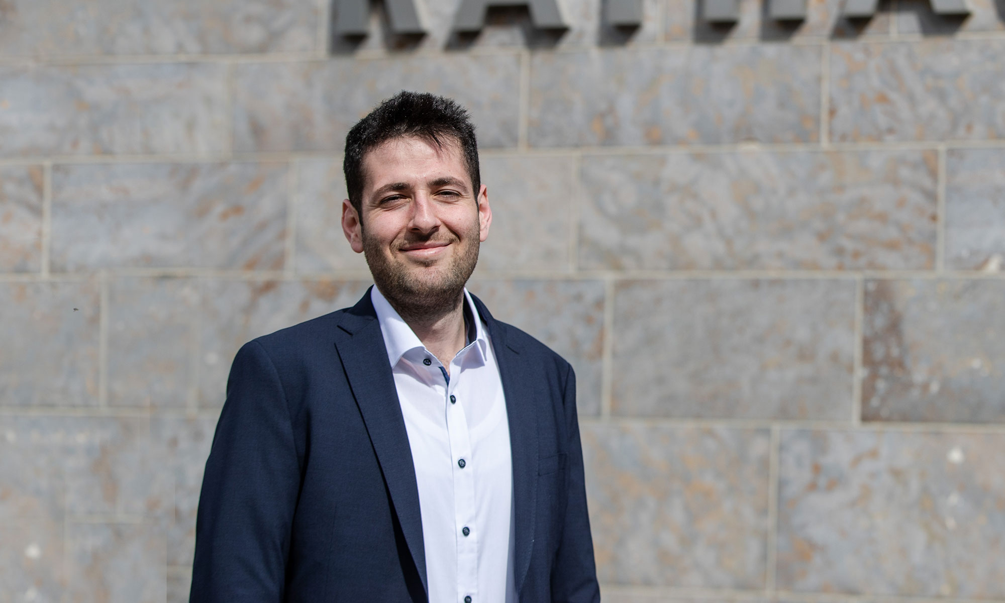 Syrian refugee sworn in as mayor
