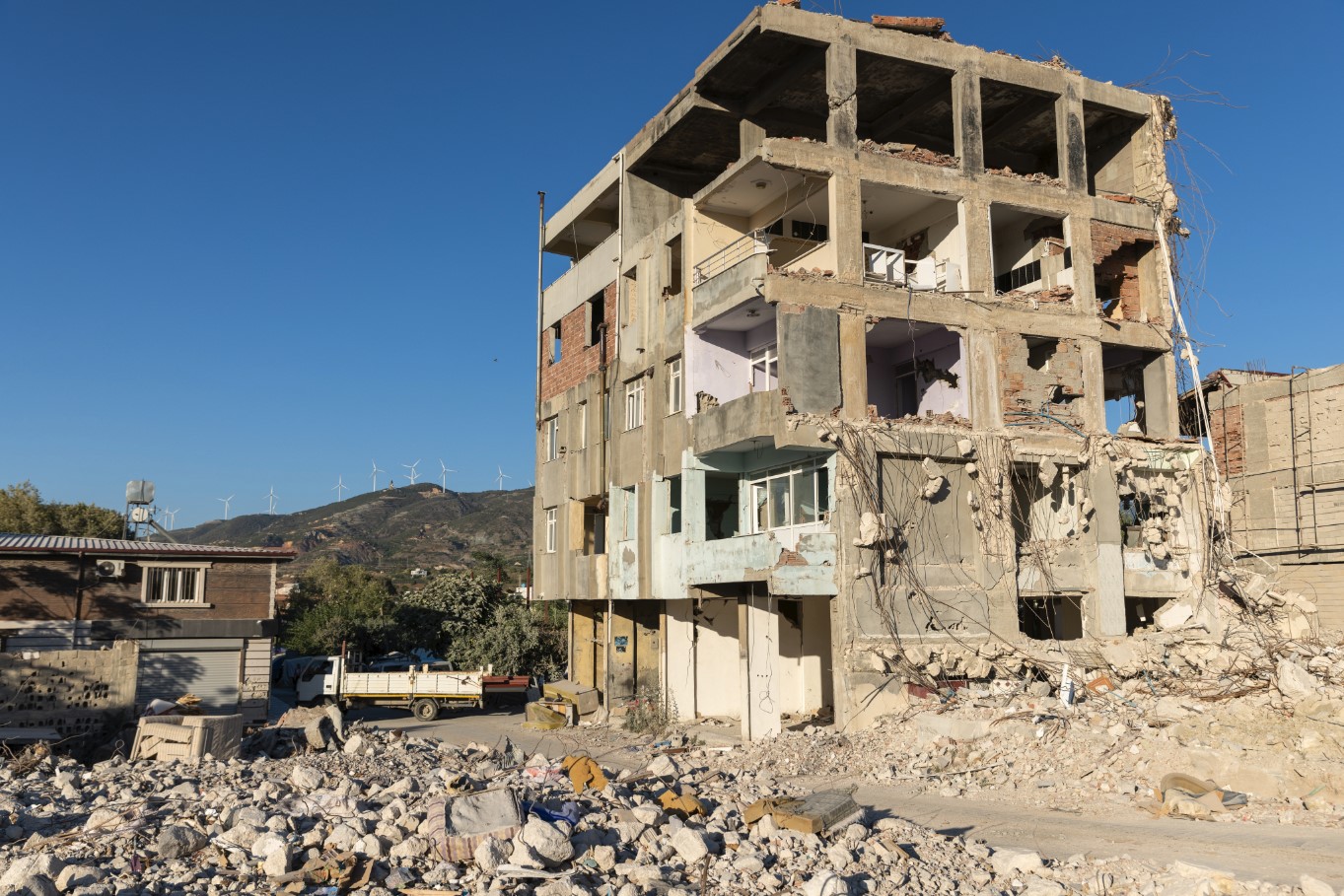 Support for earthquake victims in Turkey continues