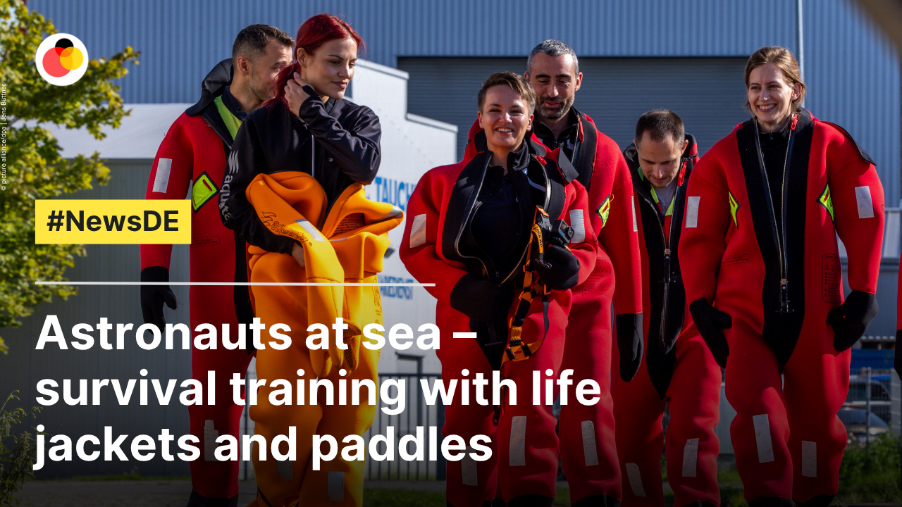 Astronauts at sea – endurance  training with life jackets and paddles