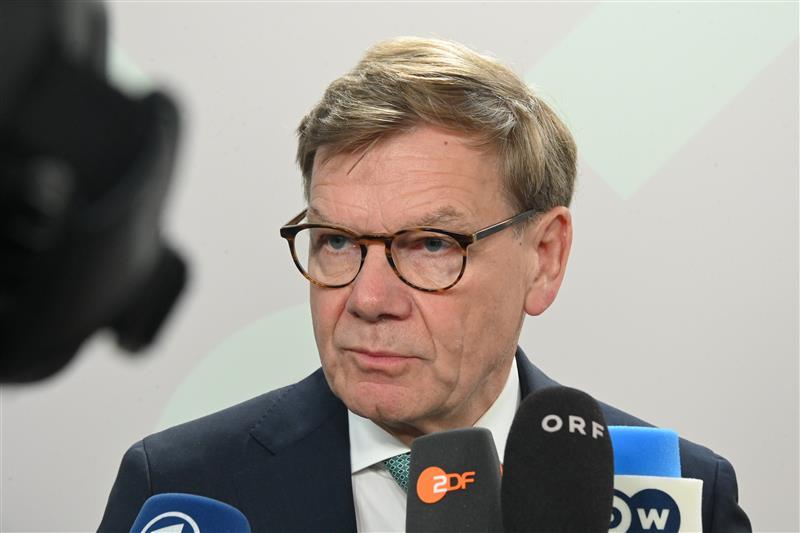 Merz and Wadephul call for greater pressure on Putin