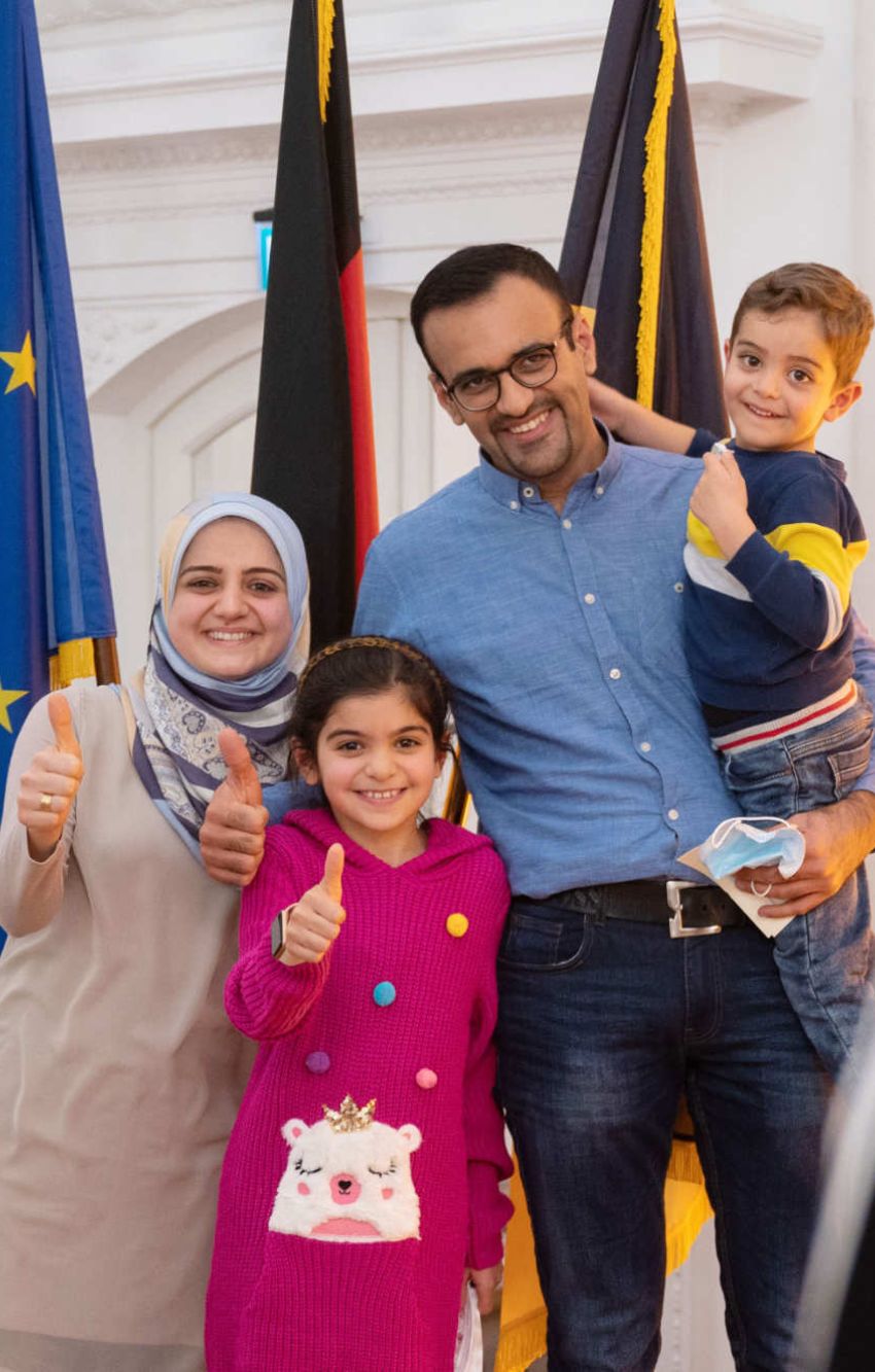 Familie aus Irak bei Einbürgerungsfeier  
