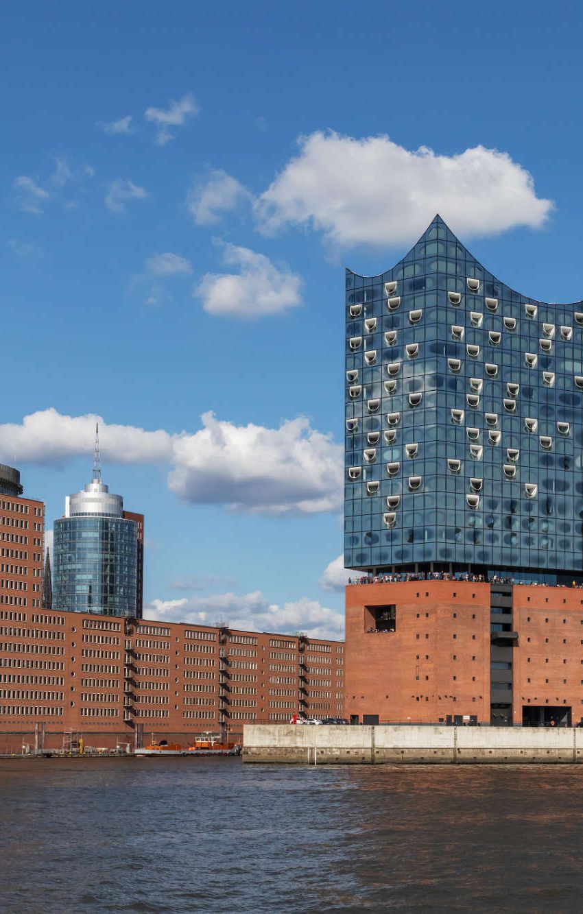 Hanseatic Trade Center und Elbphilharmonie in Hamburgs HafenCity 