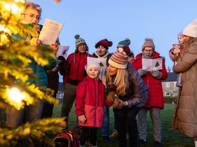 Gemeinschaftliches Singen schafft Nähe – besonders in der Weihnachtszeit. 