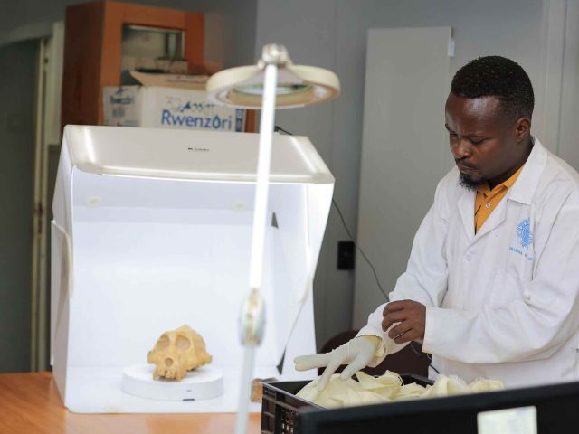 Christopher Ssebuyungo vom Uganda National Museum