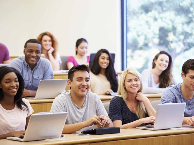 Studierende in einem Seminar