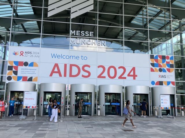 Eingang zur Welt-Aids-Konferenz in München 