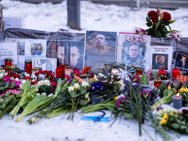 Gedenken an Alexej Nawalny vor der Russischen Botschaft in Berlin (Archivbild)
