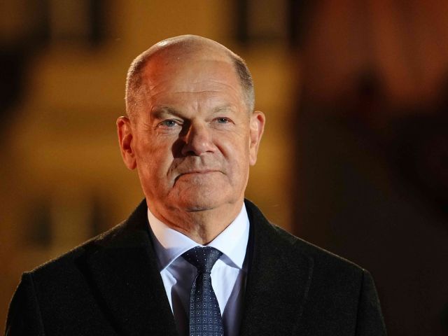 Zapfenstreich für Scholz 