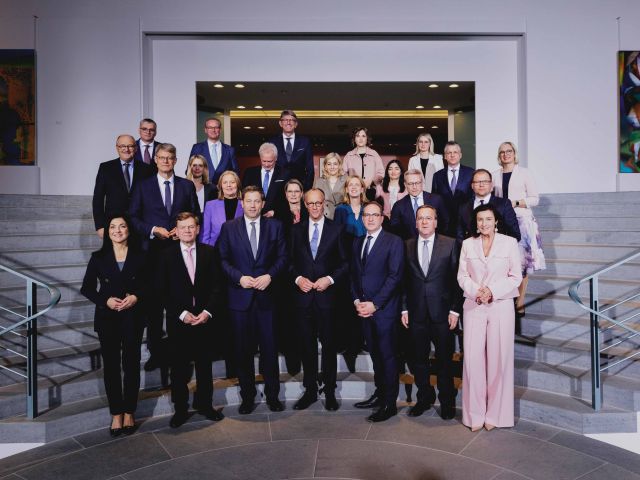 Kabinett beginnt mit der Arbeit    