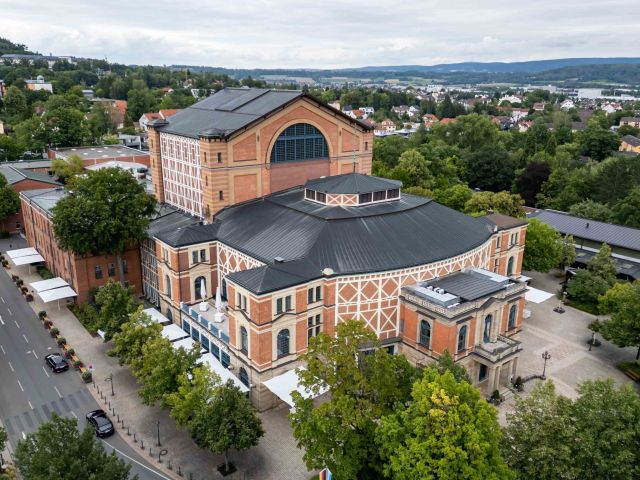Blick auf das Bayreuther Festspielhaus