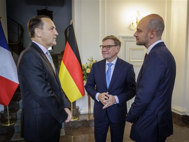 Außenminister Wadephul mit seinen Amtskollegen Radoslaw Sikorski (Polen, l.) und Jean-Noël Barrot (Frankreich, r.) 