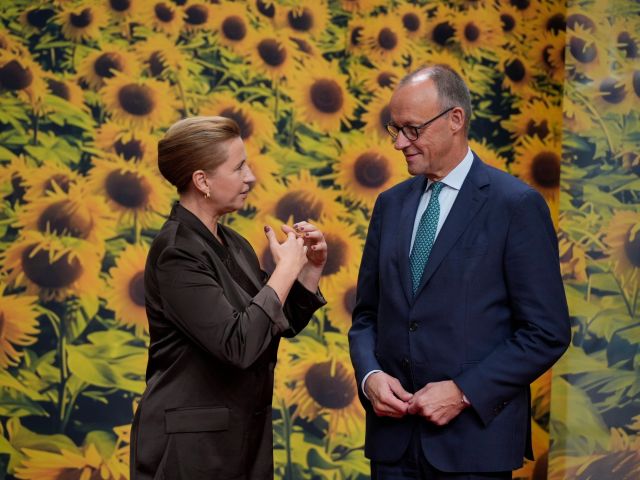 Mette Frederiksen begrüßt Friedrich Merz in Kopenhagen.
