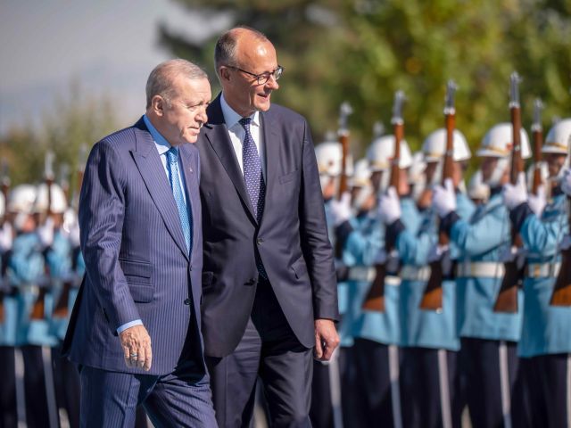 Friedrich Merz und Recep Tayyip Erdoğan (l.)