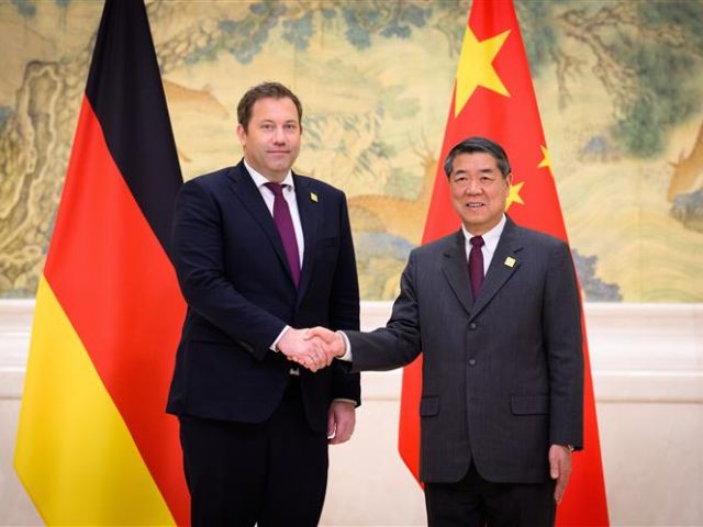 Bundesfinanzminister Lars Klingbeil und He Lifeng, Vize-Premierminister Chinas für Wirtschaft und Finanzen