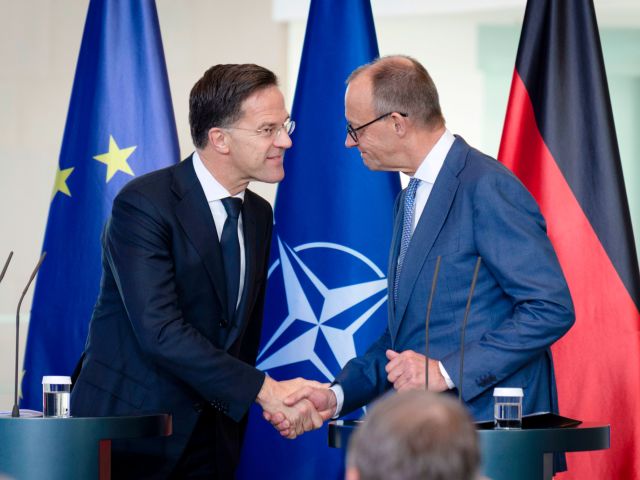 Bundeskanzler Friedrich Merz (r.) und NATO-Generalsekretär Mark Rutte