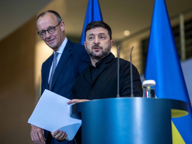 Selenskyj und Merz bei einer Pressekonferenz im Bundeskanzleramt
