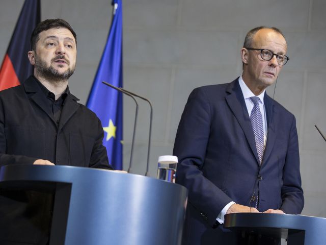 Selenskyj und Merz bei einer Pressekonferenz im Bundeskanzleramt
